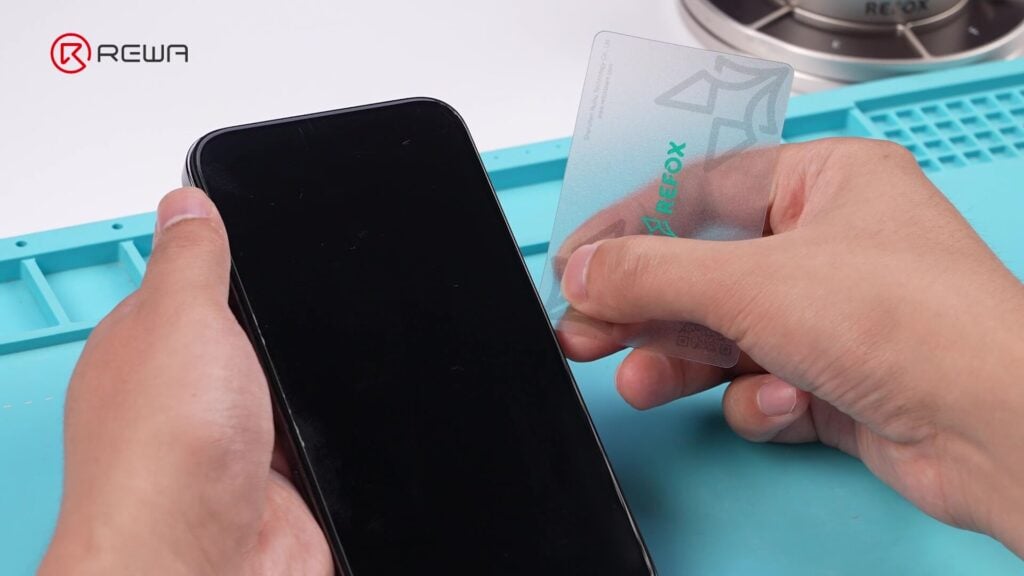 dissemble iphone 13 pro max