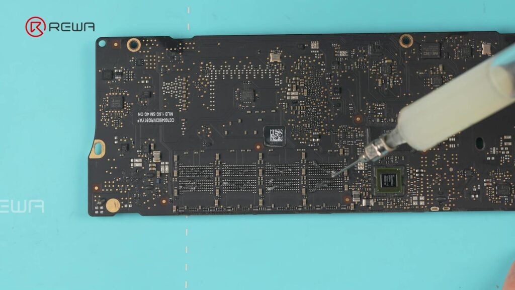 apply flux to mac chips