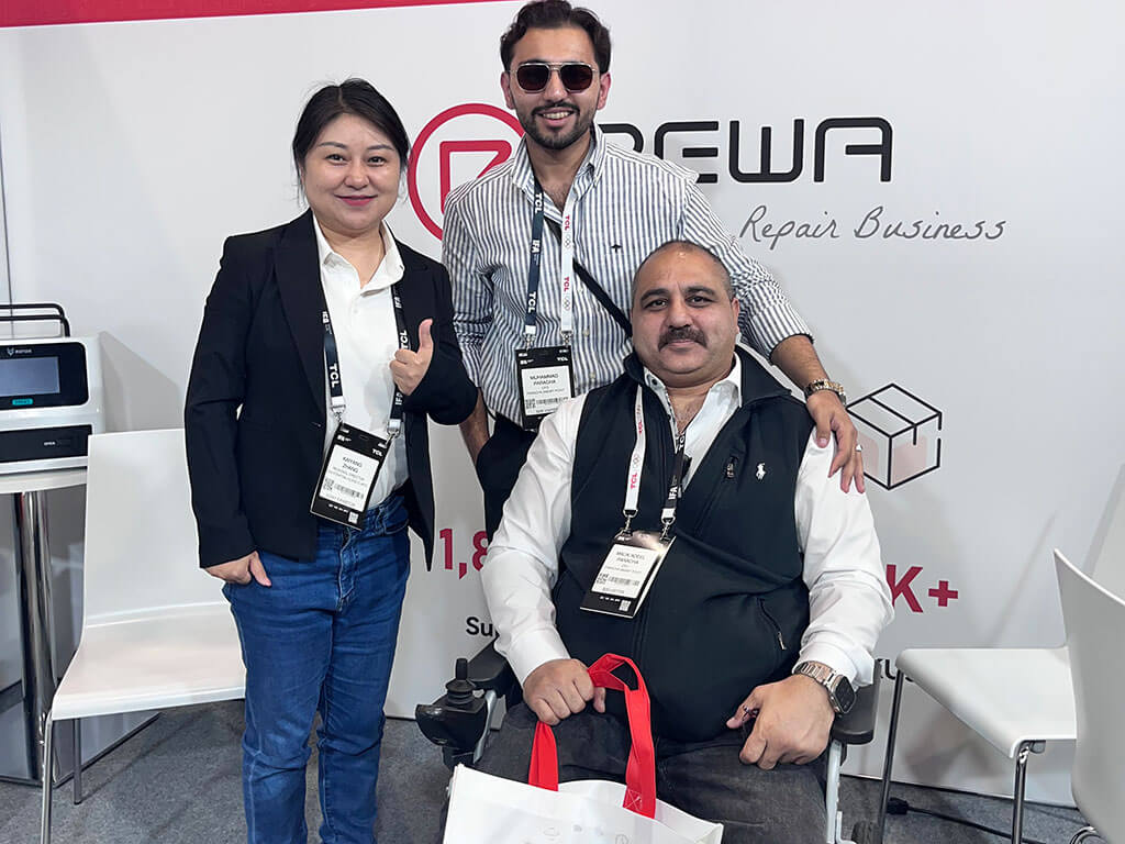 rewa team with visitors