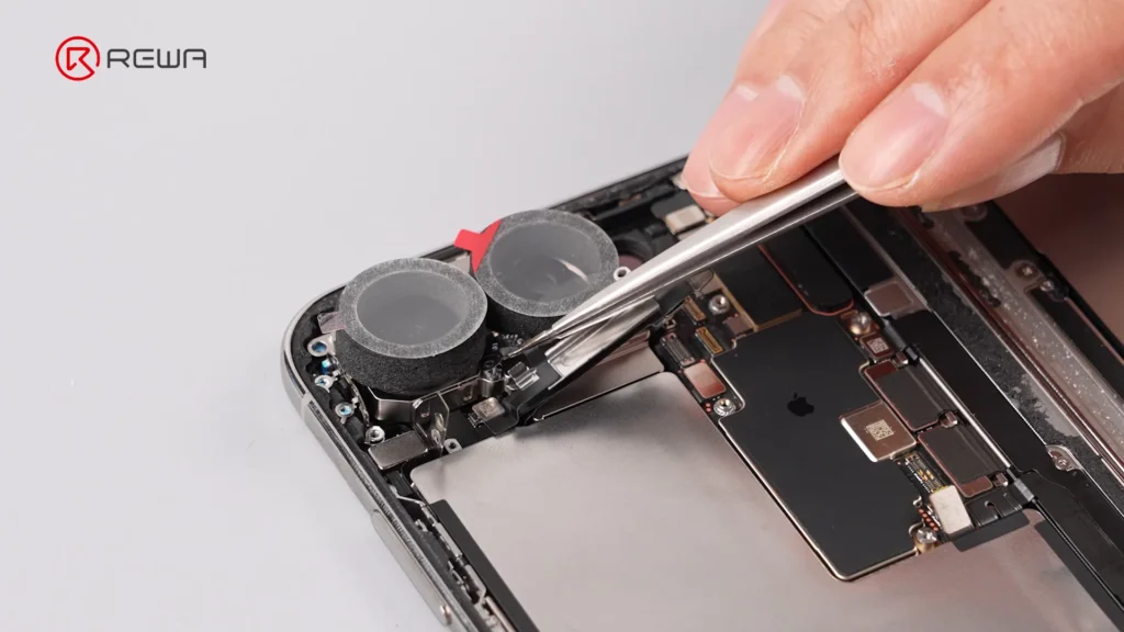 iphone duo teardown: double screens, double repair risk? removing the antenna carefully